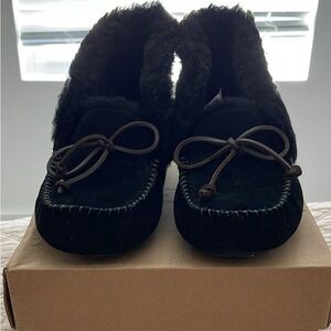 Ugg Australia, NIB, authentic, smoke/pet free home.